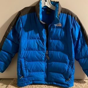 North Face boys puffer jacket in blue. Size large.